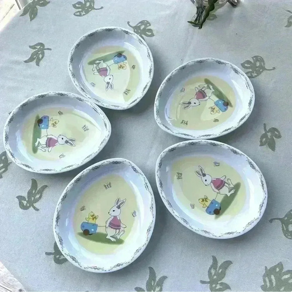 Melamine Ware egg shape, Easter 5 plates Bunny W/ Chick In Wagon Design - Picture 3 of 3